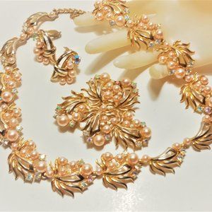 Vintage Schiaparelli Peach Pearl AB Grand Parure